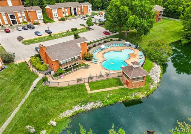 image of 1920 Hunting Lake Ct, Saint Louis, MO 63122