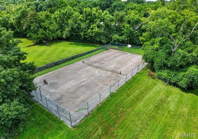 image of 1920 Hunting Lake Ct, Saint Louis, MO 63122