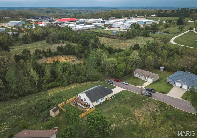 Photo 3 of Sale Pending at 1509 Ramsey Pl Rd, Rolla, MO 65401 | MLS# MIS26048624 | Listing updated on 2026-08-03