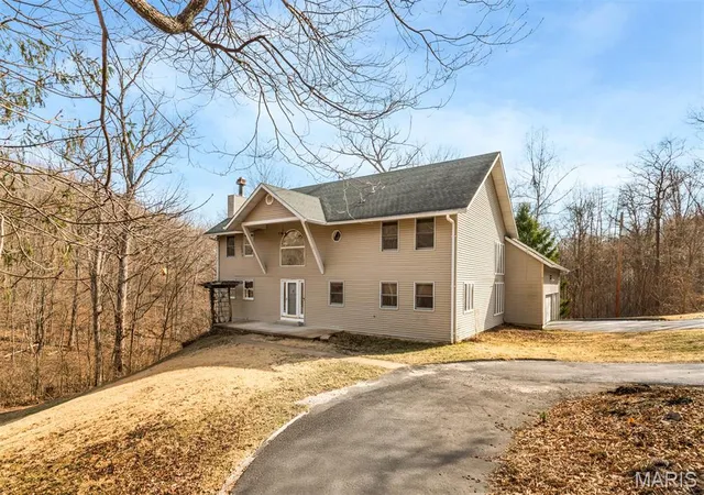 4th image of 1 River Bend Dr, Fenton, MO 63026 | MLS# MIS26048627