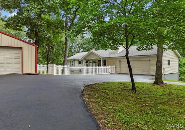 2nd image of 324 Bridlewood Rd, Festus, MO 63028 | MLS# MIS26048632