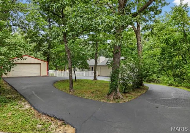 3rd image of 324 Bridlewood Rd, Festus, MO 63028 | MLS# MIS26048632