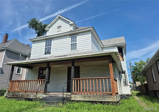 Photo 3 of Multi family home for sale at 1937 Benton St, Granite City, IL 62040 | MLS# MIS26048635 | Listing updated on 2026-09-01
