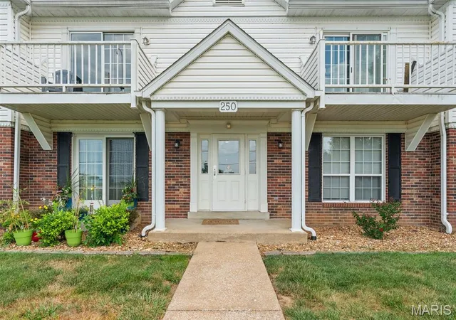 1st image of 256 Carriage Ct, Washington, MO 63090 | MLS# MIS26048647