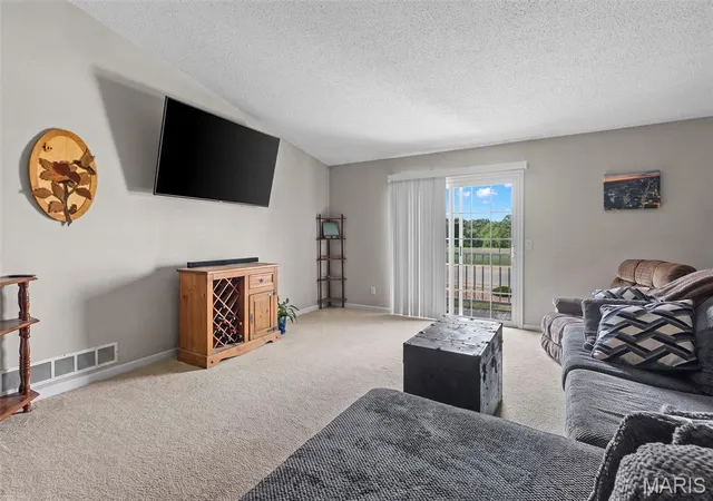 Photo 4 of Condo for sale at 256 Carriage Ct, Washington, MO 63090 | MLS# MIS26048647 | Listing updated on 2026-08-04