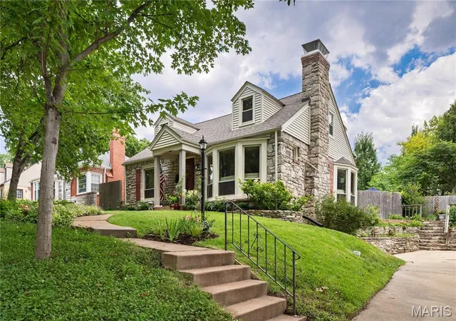 Photo 3 of Sale Pending at 1522 Jonquil Dr, Saint Louis, MO 63119 | MLS# MIS26048661 | Listing updated on 2026-08-17