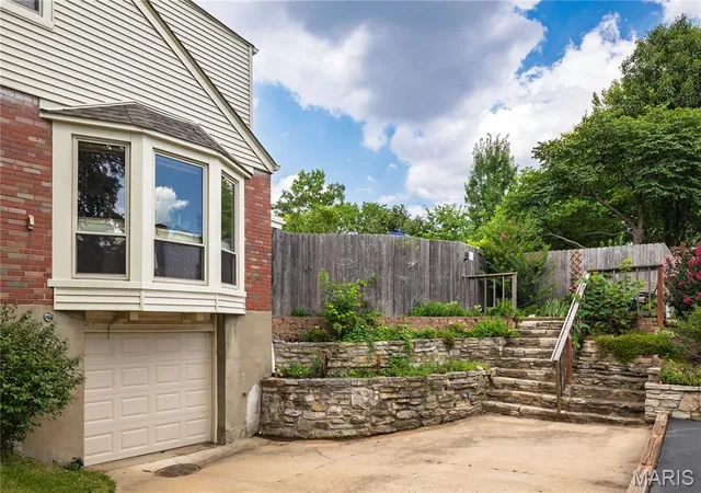 Photo 3 of Sale Pending at 1522 Jonquil Dr, Saint Louis, MO 63119 | MLS# MIS26048661 | Listing updated on 2026-08-17