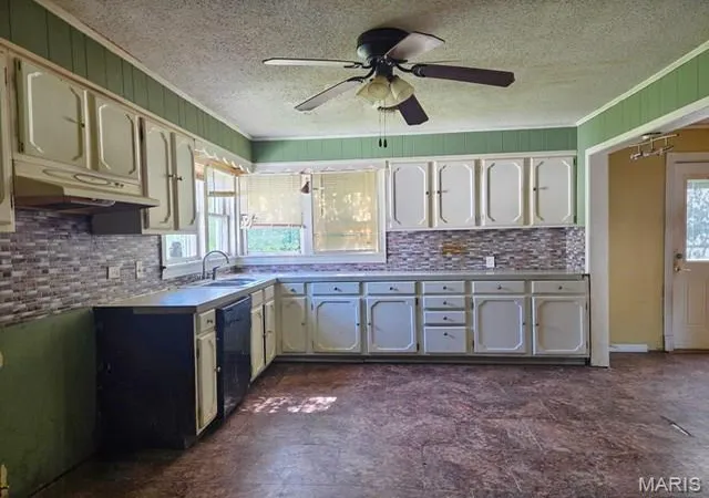 2nd image of 1907 E Parkview, Caruthersville, MO 63830 | MLS# MIS26048672