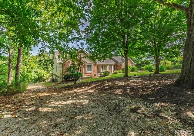 Photo 2 of Single family home for sale at 17507 Summit View Pl Cvs, Glencoe, MO 63038 | MLS# MIS26048676 | Listing updated on 2026-08-31