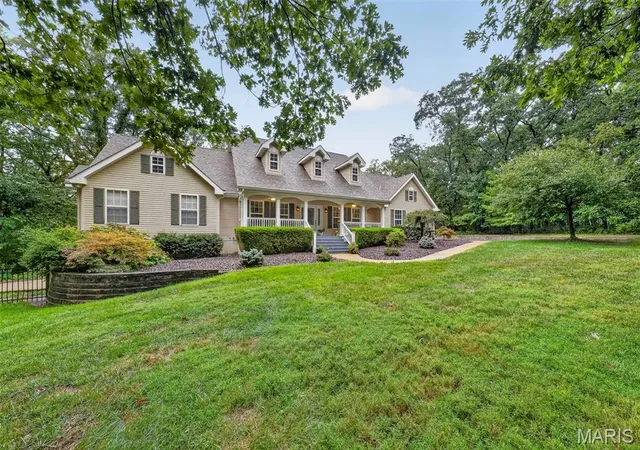 Photo 3 of Sale Pending at 26303 Bubbling Brook Ct, Foristell, MO 63348 | MLS# MIS26048679 | Listing updated on 2026-08-16