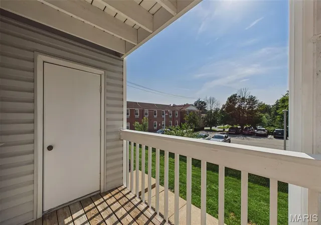 2nd image of 667 S Kirkwood Rd, Saint Louis, MO 63122