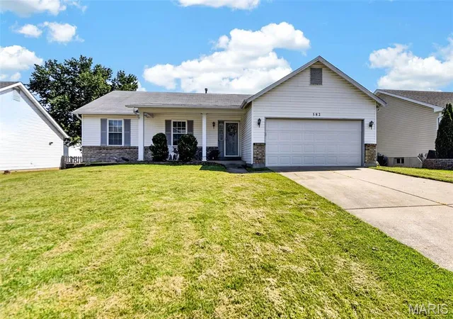 Photo 1 of Sale Pending at 582 Prentice Dr, St Peters, MO 63376 | MLS# MIS26048697 | Listing updated on 2026-09-13