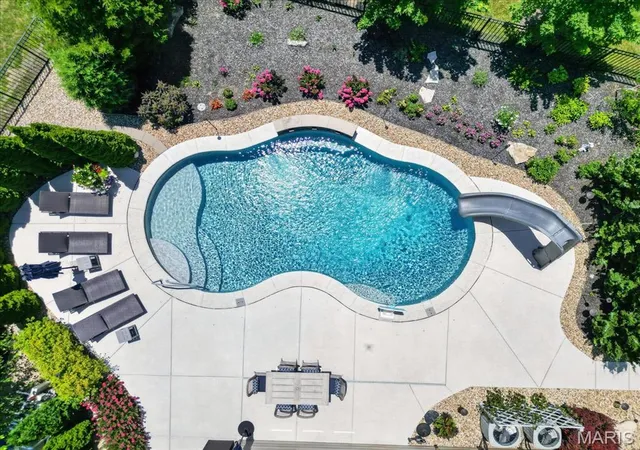 Photo 2 of Mansion for sale at 9818 Grandview Lake Ct, Saint Louis, MO 63127 | MLS# MIS26048716 | Listing updated on 2026-09-08