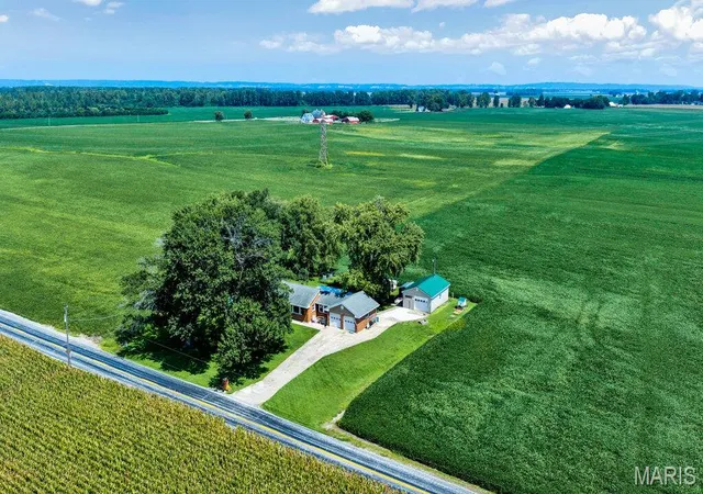 Photo 3 of Sale Pending at 4915 Tower Line Rd, Saint Charles, MO 63301 | MLS# MIS26048722 | Listing updated on 2026-08-26