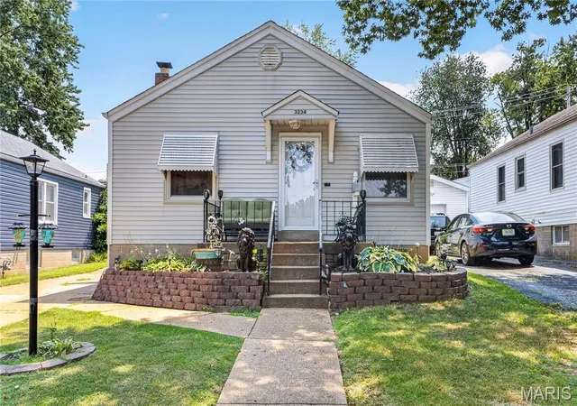 Photo 1 of Sale Pending at 3234 Jasper Park, Saint Louis, MO 63139 | MLS# MIS26048724 | Listing updated on 2026-08-28