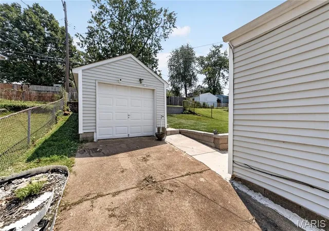 Photo 3 of Sale Pending at 3234 Jasper Park, Saint Louis, MO 63139 | MLS# MIS26048724 | Listing updated on 2026-08-28