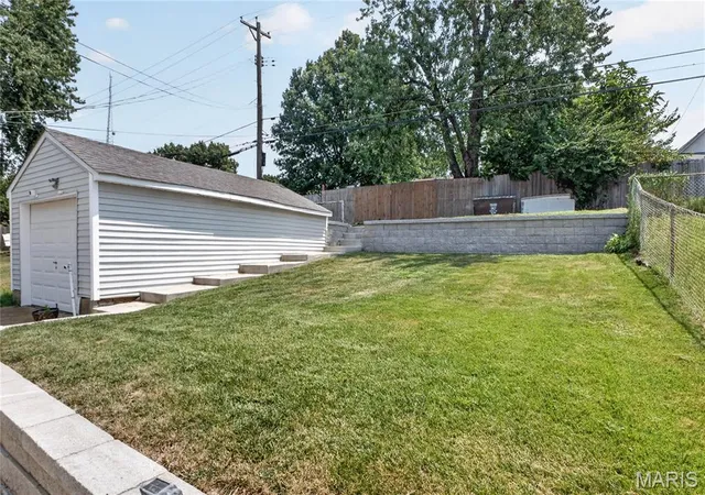 Photo 3 of Sale Pending at 3234 Jasper Park, Saint Louis, MO 63139 | MLS# MIS26048724 | Listing updated on 2026-08-28