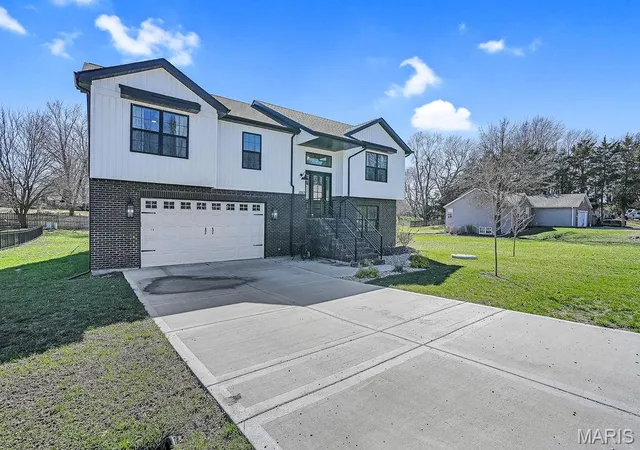 Photo 3 of Single family home for sale at 1080 Barbados Dr, Edwardsville, IL 62025 | MLS# MIS26048726 | Listing updated on 2026-09-19