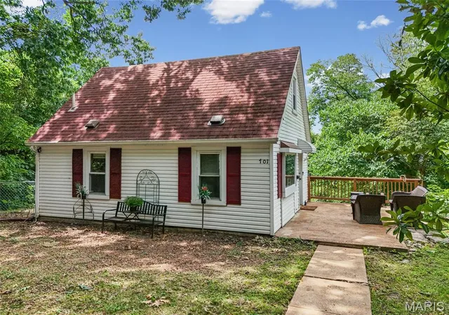 Photo 2 of Single family home for sale at 701 Burgess Ave, Crystal City, MO 63019 | MLS# MIS26048731 | Listing updated on 2026-09-17