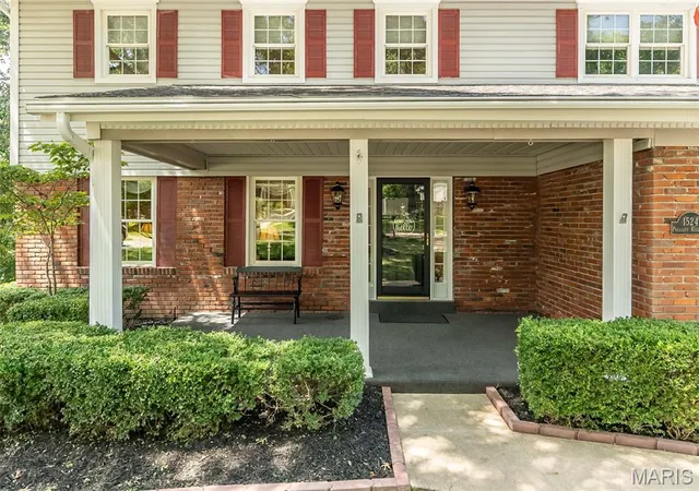 Photo 2 of Sale Pending at 1524 Pheasant Ridge Dr, Twin Oaks, MO 63011 | MLS# MIS26048734 | Listing updated on 2026-09-23