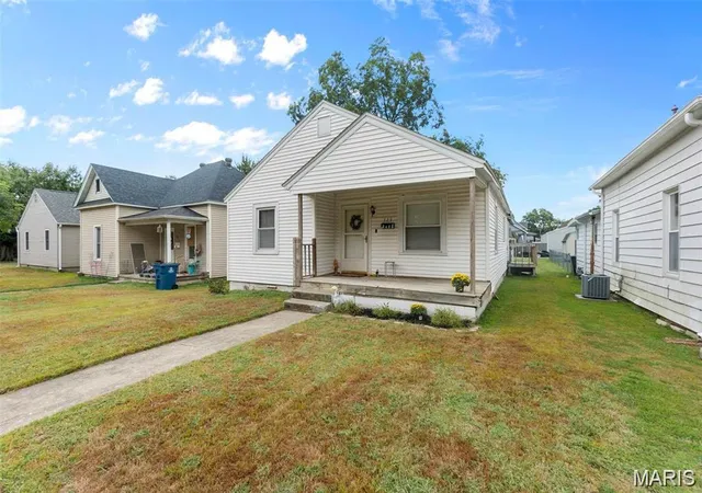 2nd image of 329 West Parker Ave, Chaffee, MO 63740 | MLS# MIS26048735