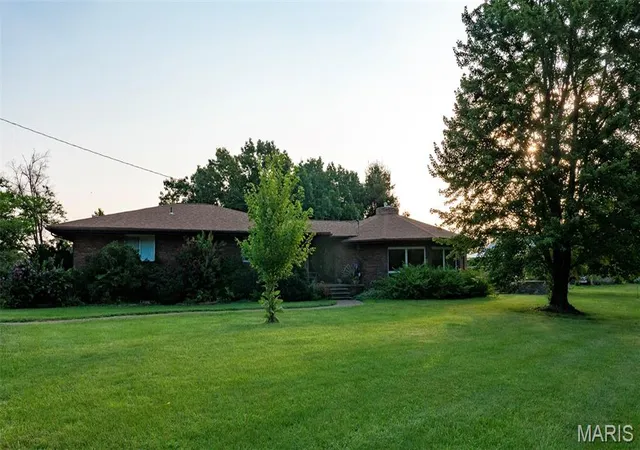 4th image of 7067-7073 Farrow Ln, Godfrey, IL 62035 | MLS# MIS26048739