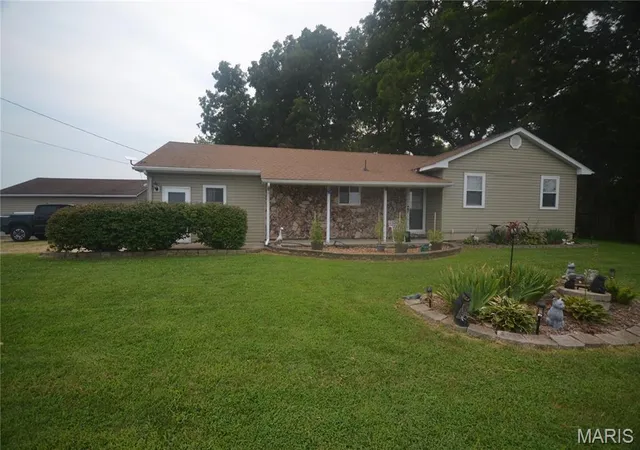 Photo 2 of Single family home for sale at 5561 Blank Rd, Smithton, IL 62285 | MLS# MIS26048742 | Listing updated on 2026-08-02