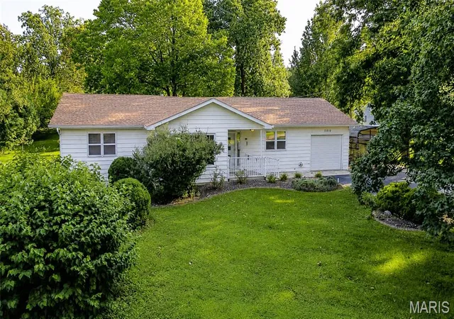 3rd image of 13810 Klaus Lake Rd, Highland, IL 62249 | MLS# MIS26048745
