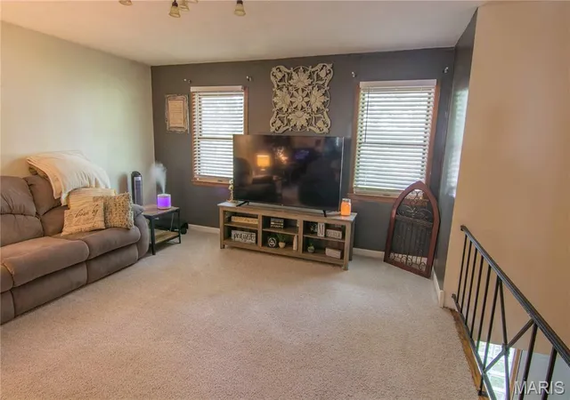 Photo 2 of Single family home for sale at 605 N Sunflower St, Vandalia, IL 62471 | MLS# MIS26048758 | Listing updated on 2026-09-01