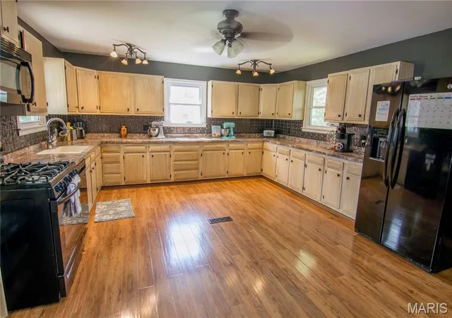 Photo 3 of Single family home for sale at 605 N Sunflower St, Vandalia, IL 62471 | MLS# MIS26048758 | Listing updated on 2026-09-01
