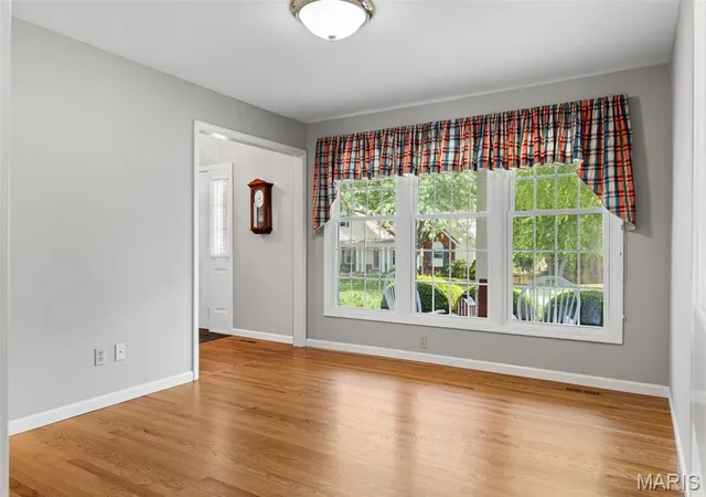 Photo 4 of Sale Pending at 3523 Brookwood Cir, Saint Charles, MO 63301 | MLS# MIS26048761 | Listing updated on 2026-08-10