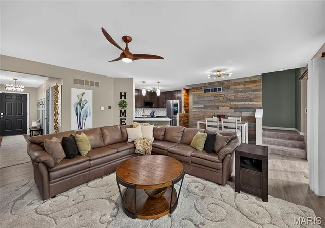Photo 2 of Sale Pending at 2322 Wills Hollow Dr, Saint Peters, MO 63376 | MLS# MIS26048765 | Listing updated on 2026-09-03