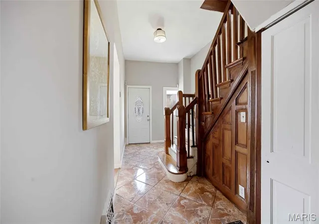 Photo 3 of Sale Pending at 915 Bates St, Saint Louis, MO 63111 | MLS# MIS26048783 | Listing updated on 2026-10-08