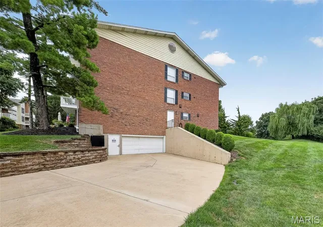 Photo 3 of Condo for sale at 1530 Bedford Forge Ct #15, Chesterfield, MO 63017 | MLS# MIS26048791 | Listing updated on 2026-09-24