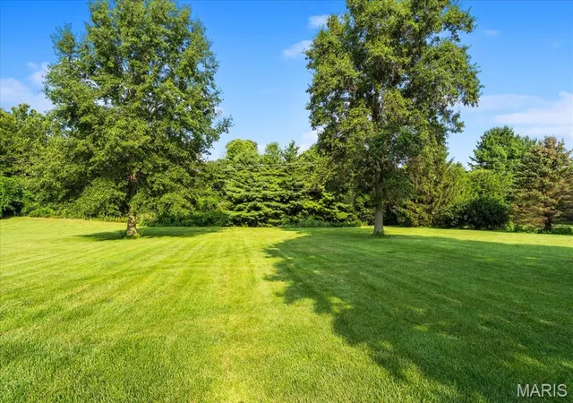 Photo 3 of Single family home for sale at 4301 Woodfield Pl, Belleville, IL 62226 | MLS# MIS26048805 | Listing updated on 2026-10-01
