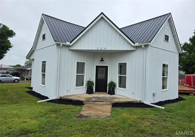 Photo 16 of Sale Pending at 209 E Salling St, Perry, MO 63462 | MLS# MIS26048811 | Listing updated on 2026-09-05