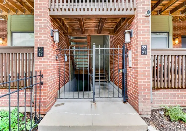 Photo 2 of Sale Pending at 4465 W Pine Blvd #19, Saint Louis, MO 63108 | MLS# MIS26048812 | Listing updated on 2026-08-26