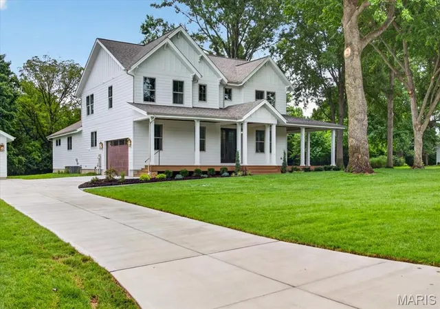 Photo 1 of Single family home for sale at 12 Beacon Hill Ln, Saint Louis, MO 63141 | MLS# MIS26048814 | Listing updated on 2026-08-31