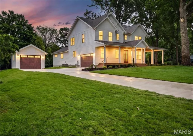 Photo 3 of Single family home for sale at 12 Beacon Hill Ln, Saint Louis, MO 63141 | MLS# MIS26048814 | Listing updated on 2026-08-31