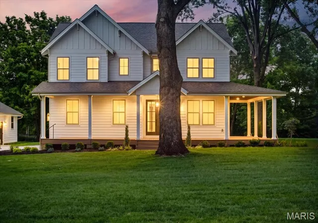 Photo 3 of Single family home for sale at 12 Beacon Hl Ln, Saint Louis, MO 63141 | MLS# MIS26048814 | Listing updated on 2026-10-29