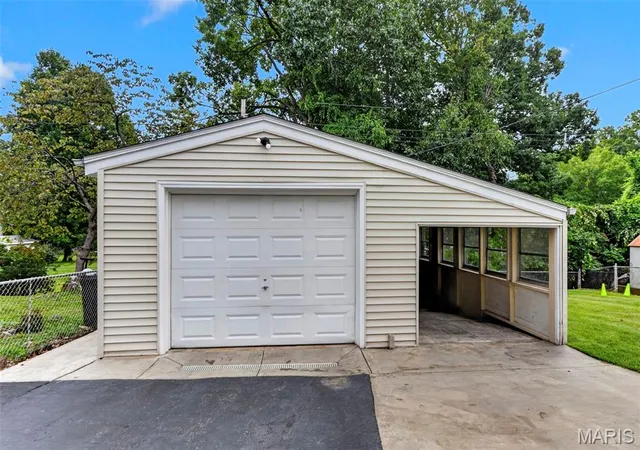 2nd image of 2898 Lesmer Ct, Saint Louis, MO 63114 | MLS# MIS26048823