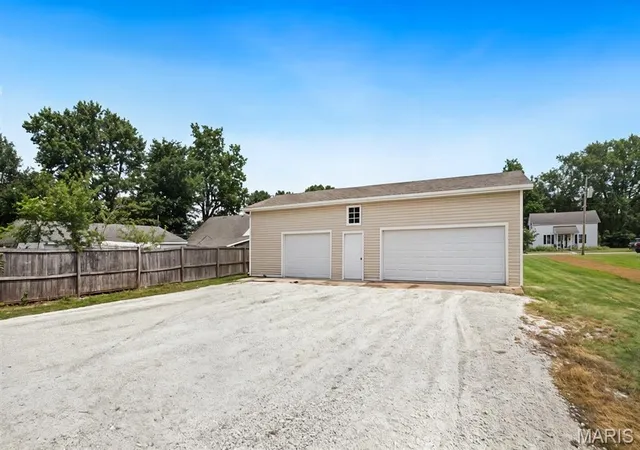Photo 3 of Single family home for sale at 519 S Walnut St, Gerald, MO 63037 | MLS# MIS26048825 | Listing updated on 2026-08-17