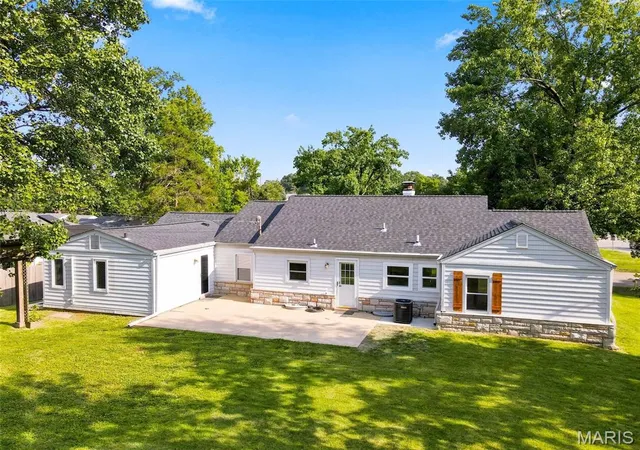Photo 2 of Sale Pending at 1463 Ronald Dr, Saint Louis, MO 63119 | MLS# MIS26048826 | Listing updated on 2026-09-12