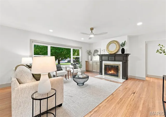 Photo 3 of Sale Pending at 1463 Ronald Dr, Saint Louis, MO 63119 | MLS# MIS26048826 | Listing updated on 2026-09-12