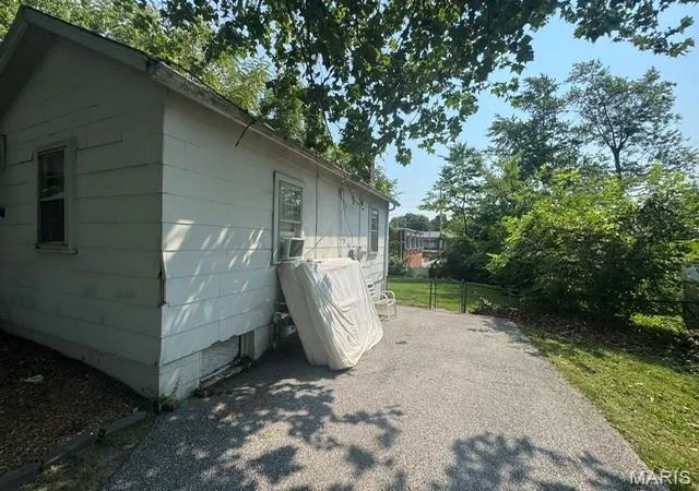 Photo 3 of Single family home for sale at 324 N Floridale, Saint Louis, MO 63135 | MLS# MIS26048830 | Listing updated on 2026-09-16