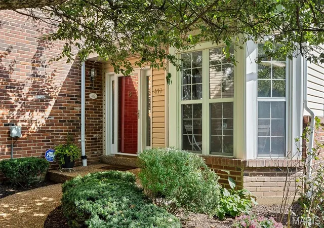 2nd image of 417 Meramec Wy #4, Saint Charles, MO 63303 | MLS# MIS26048834