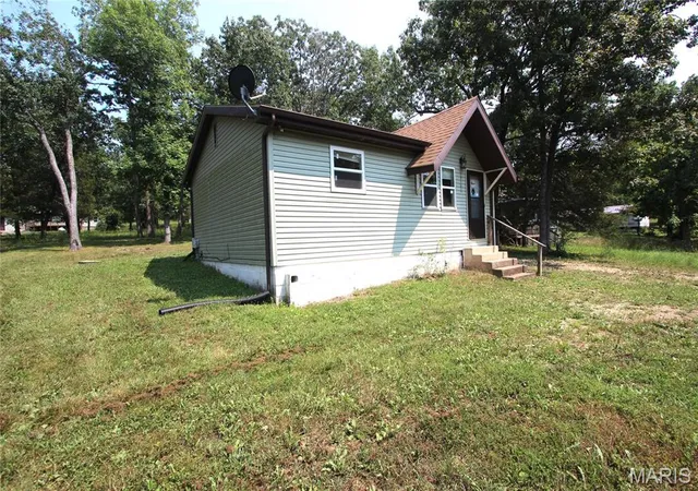 Photo 3 of Single family home for sale at 10101 N Oriole Dr, Bismarck, MO 63624 | MLS# MIS26048836 | Listing updated on 2026-09-28