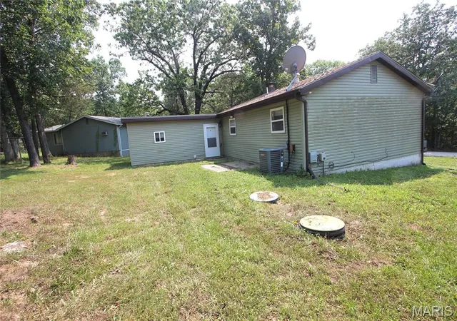 Photo 3 of Single family home for sale at 10101 N Oriole Dr, Bismarck, MO 63624 | MLS# MIS26048836 | Listing updated on 2026-09-28