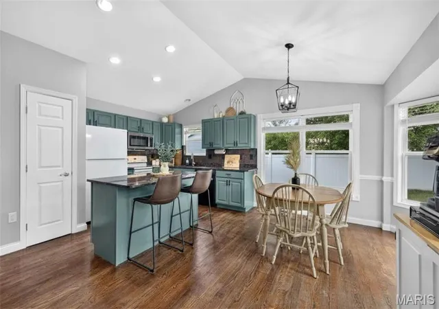 Photo 3 of Sale Pending at 708 Woodland Ridge Dr, St Peters, MO 63376 | MLS# MIS26048845 | Listing updated on 2026-08-25