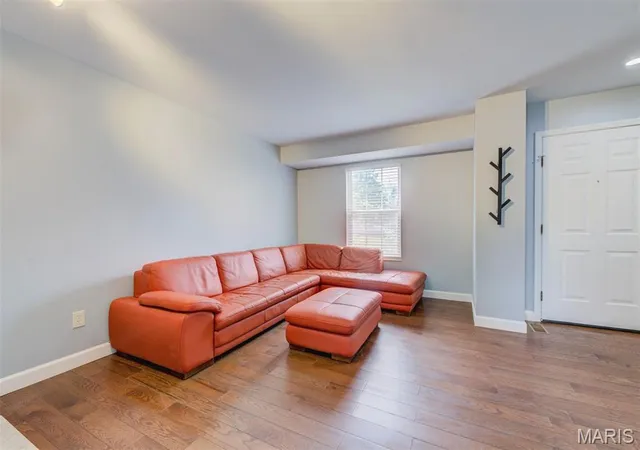 Photo 3 of Sale Pending at 3166 Carrsville Ct, Saint Louis, MO 63139 | MLS# MIS26048848 | Listing updated on 2026-08-20